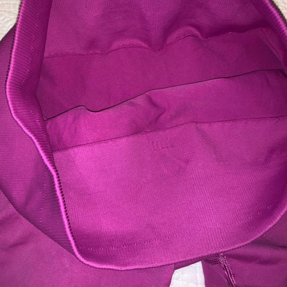 Lululemon leggings fuschia color, high waisted size 12 cropped - Picture 4 of 5
